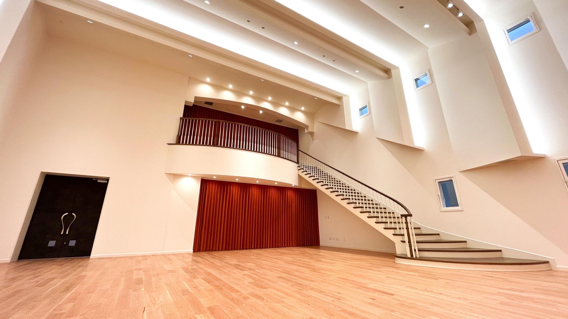 マイクロネットホール