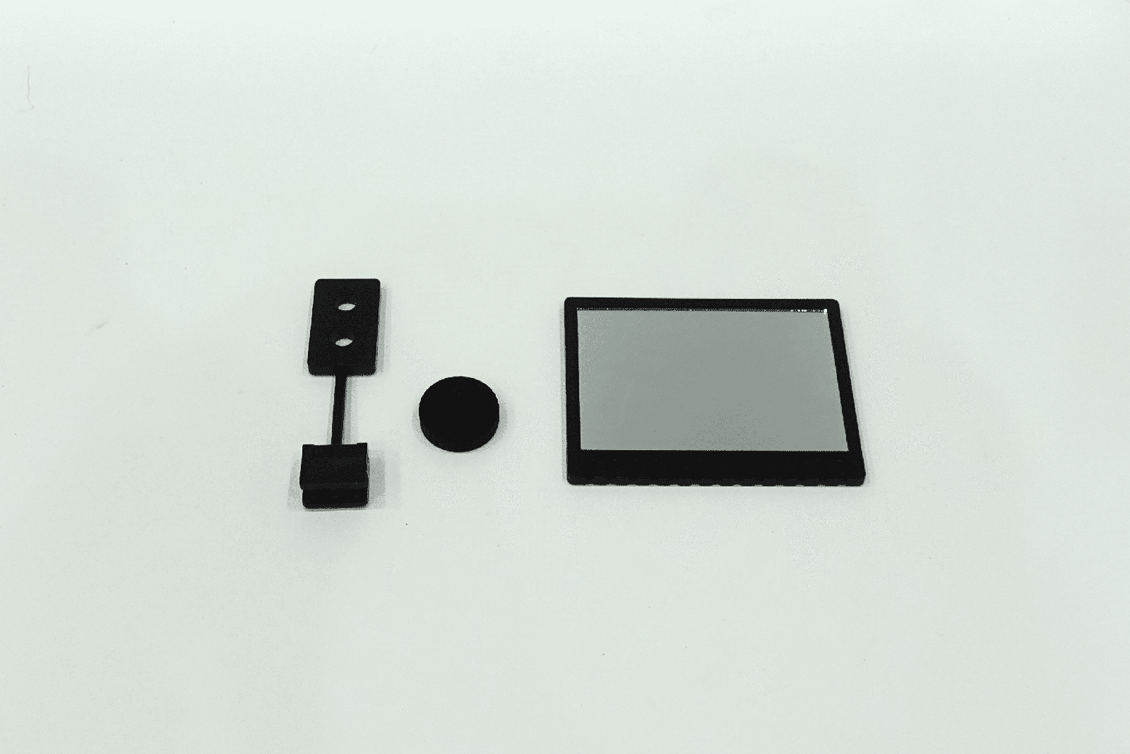 ビニールの袋の中身。液晶観察用ミラーと取り付けパーツ